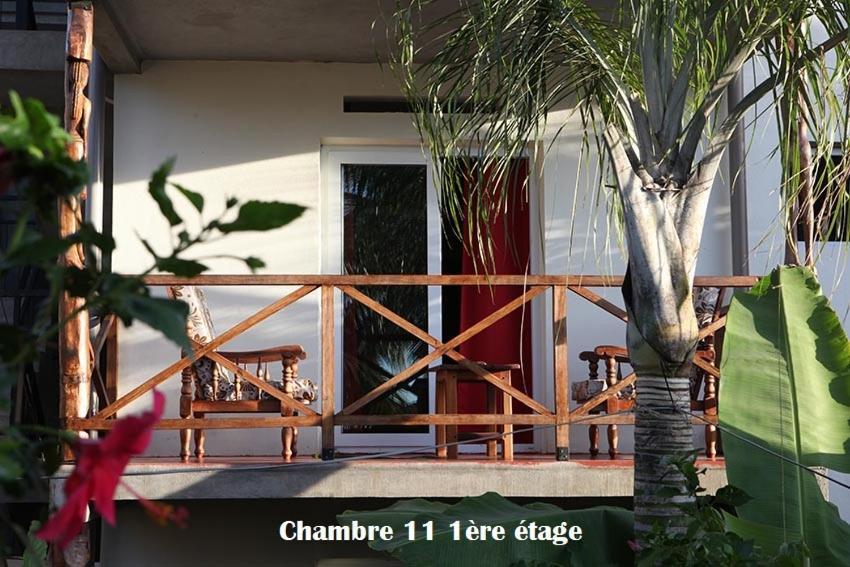 Chez Yolande Hotel Ampangorinana Exterior foto